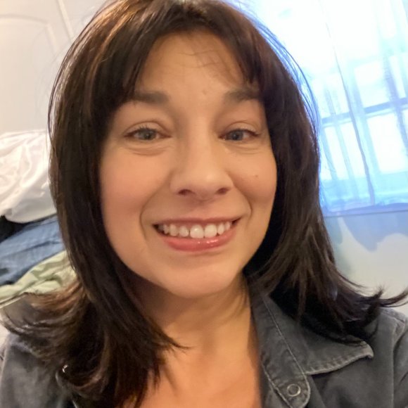 Meet your Posher, Janet - Picture 2 of 5